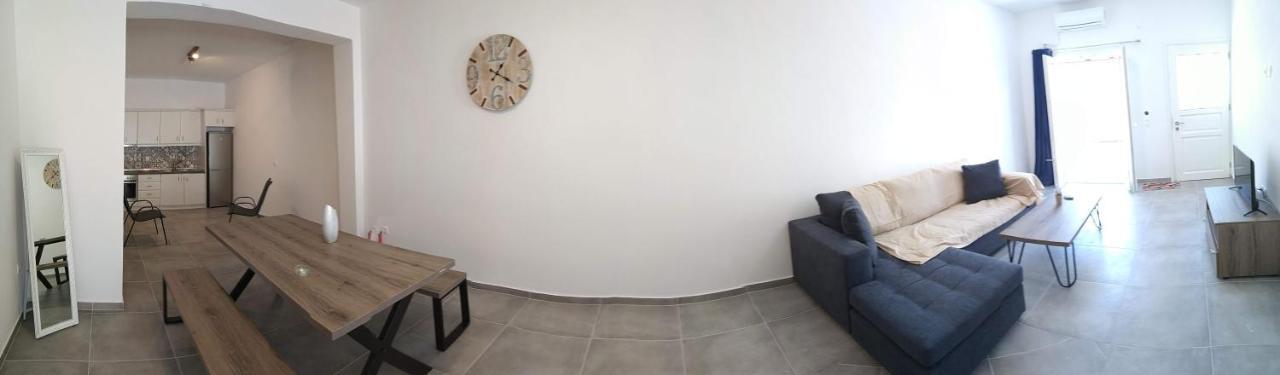 Papillon Villa Pera Gyalos Exteriör bild